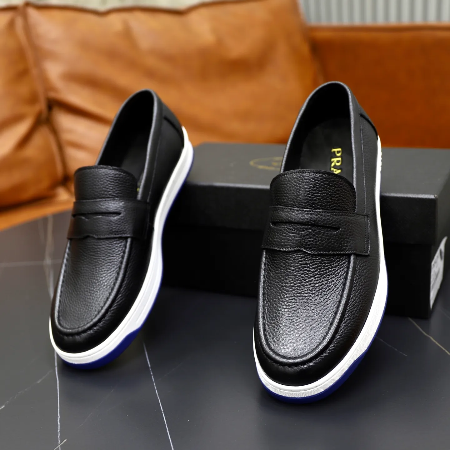 Factory price: 💰640 Prada classic men’s lace-up casual shoes | Imported cowhide upper | Upper stitching layered design, light and breathable | Soft and comfortable | Decorated with PRADA letters on the side | Distinctive sports style, showing the brand style | Lightweight concave and convex pattern rubber soles | Matched with cowhide foot pad lining | Excellent foot feel, fashionable and elegant | Size: 38-44 (45 customized)